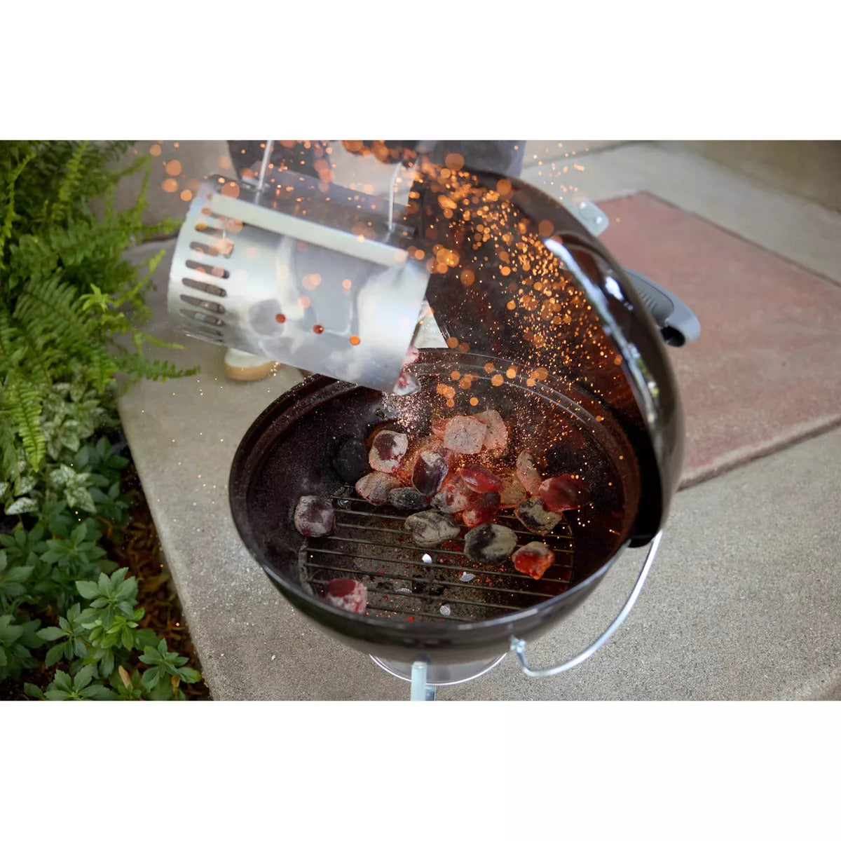 Weber 14.2-Inch Smokey Joe Charcoal Kettle Grill – Compact & Portable