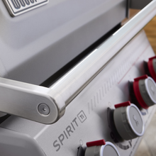Weber Spirit® E-425C Gas Grill Titanium Edition - Image 4