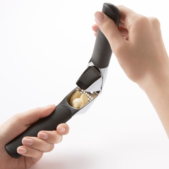 OXO Garlic Press - image 6